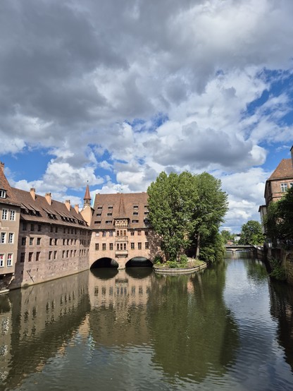 Historische Gebäude am/im Fluss in Nürnberg