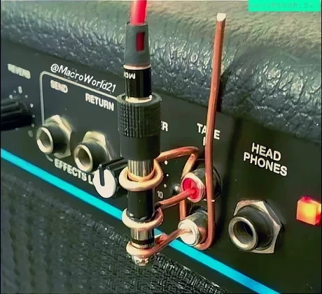Amplifier that shows a jack being connected with well fitting coppercables to composite ports.