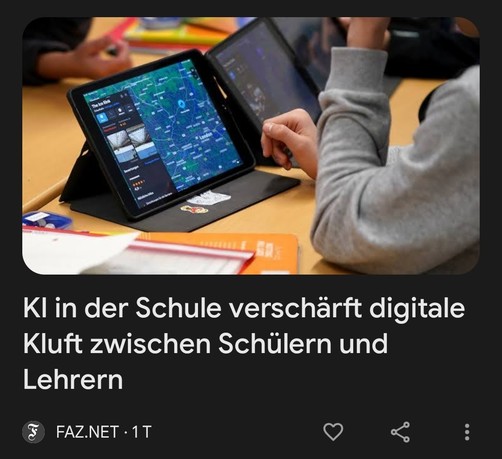 Auf dem Bild sind zwei Schüler zu sehen, die an einem Tisch sitzen und auf Tablets arbeiten. Auf dem Bildschirm eines Tablets ist eine Karte sowie eine Anwendung mit verschiedenen Funktionen sichtbar. Im Vordergrund liegen Schulmaterialien wie Hefte und ein Stift. Der Bildtext deutet darauf hin, dass Künstliche Intelligenz (KI) in der Schule genutzt wird, was die digitale Kluft zwischen Schülern und Lehrern verstärken könnte.