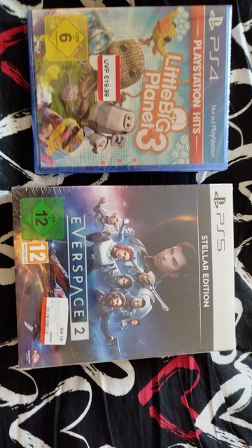 Das Playstation 4 Spiel Little big Planet und das Playstation 5 Spiel Everspace 2