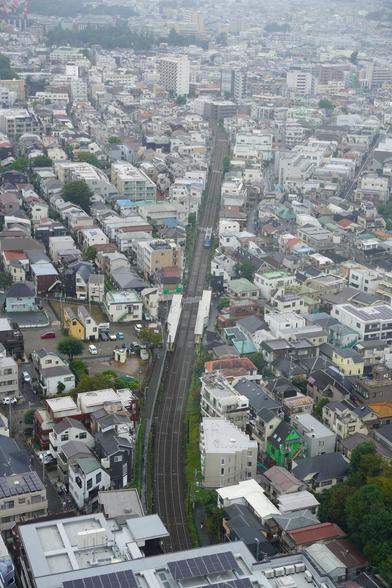 Blick vom Carrot Tower auf Setagaya und die Setagaya-Stadtbahn