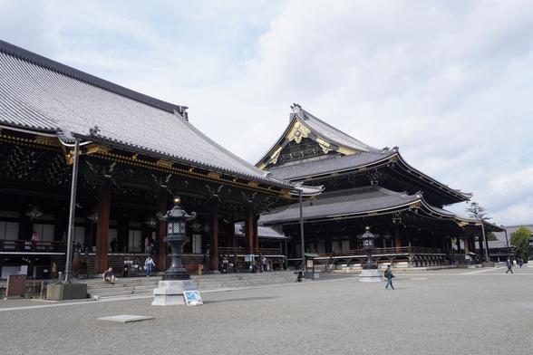 Haupthalle und Gründerhalle des Östlichen Honganji