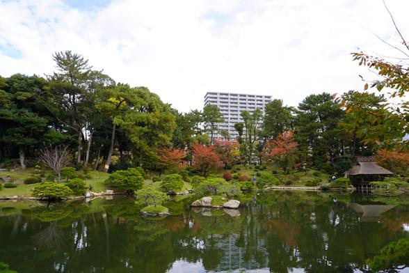 Blick über den Teich des Shukkei-en