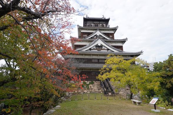 Burgfried der Burg Hiroshima
