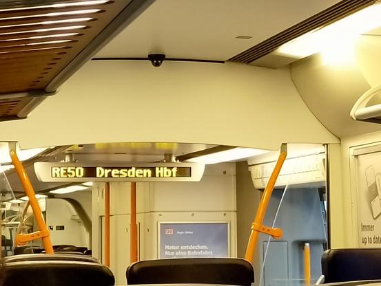 Anzeige RE50 Dresden Hbf im Zug